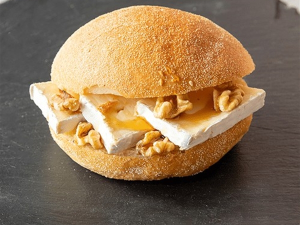 Fijntje Brie met walnoot en aho