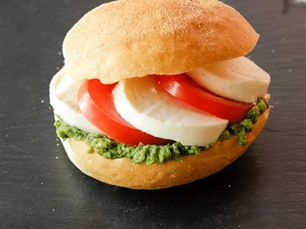 FijntjeMozzarella, tomaat, pes